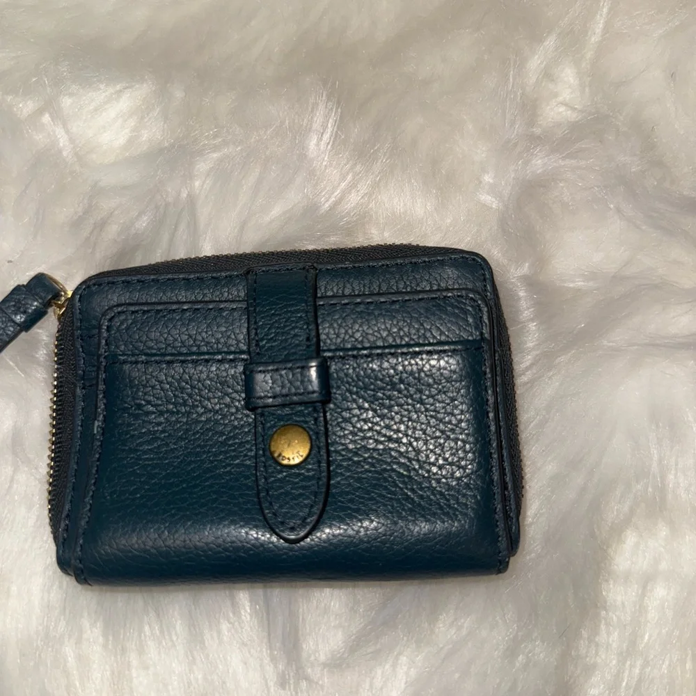 Elegant Teal Green Fossil Leather Wallet - Picture 1 of 3
